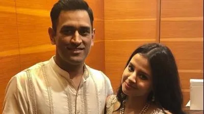 ms dhoni with his wife sakshi