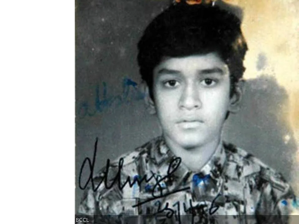 ms dhoni passport sie childhood pic