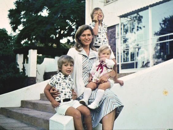 maye musk with her children